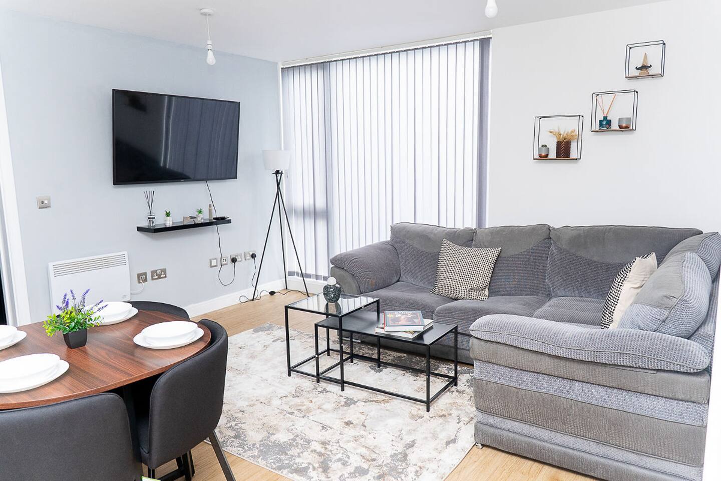 Stunning 2-Bed Retreat - AO Arena & Victoria Stn