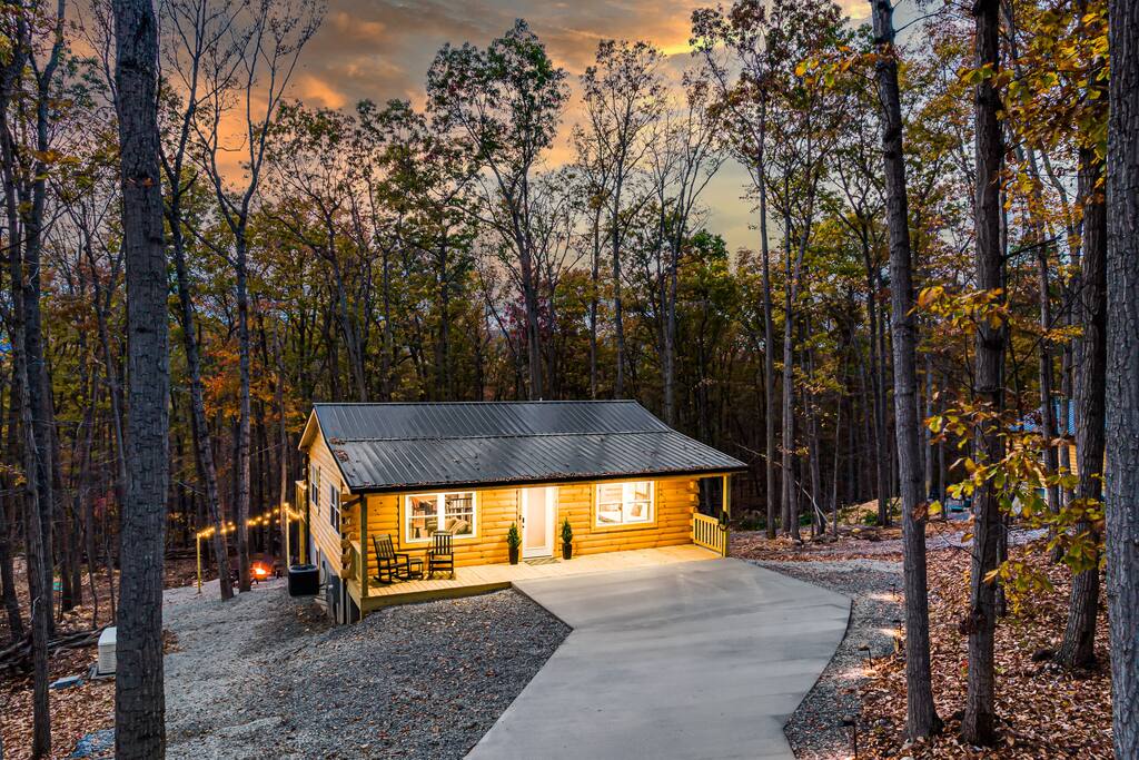 *NEW* Log Cabin w Hot Tub, Cold Plunge, Game room