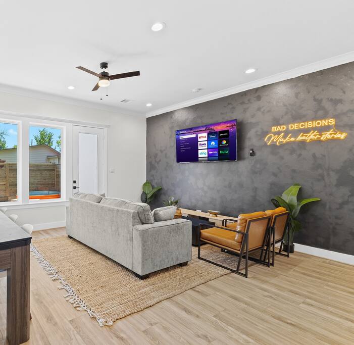 Downtown Luxe Retreat: Pool, Patio, Games & Grill