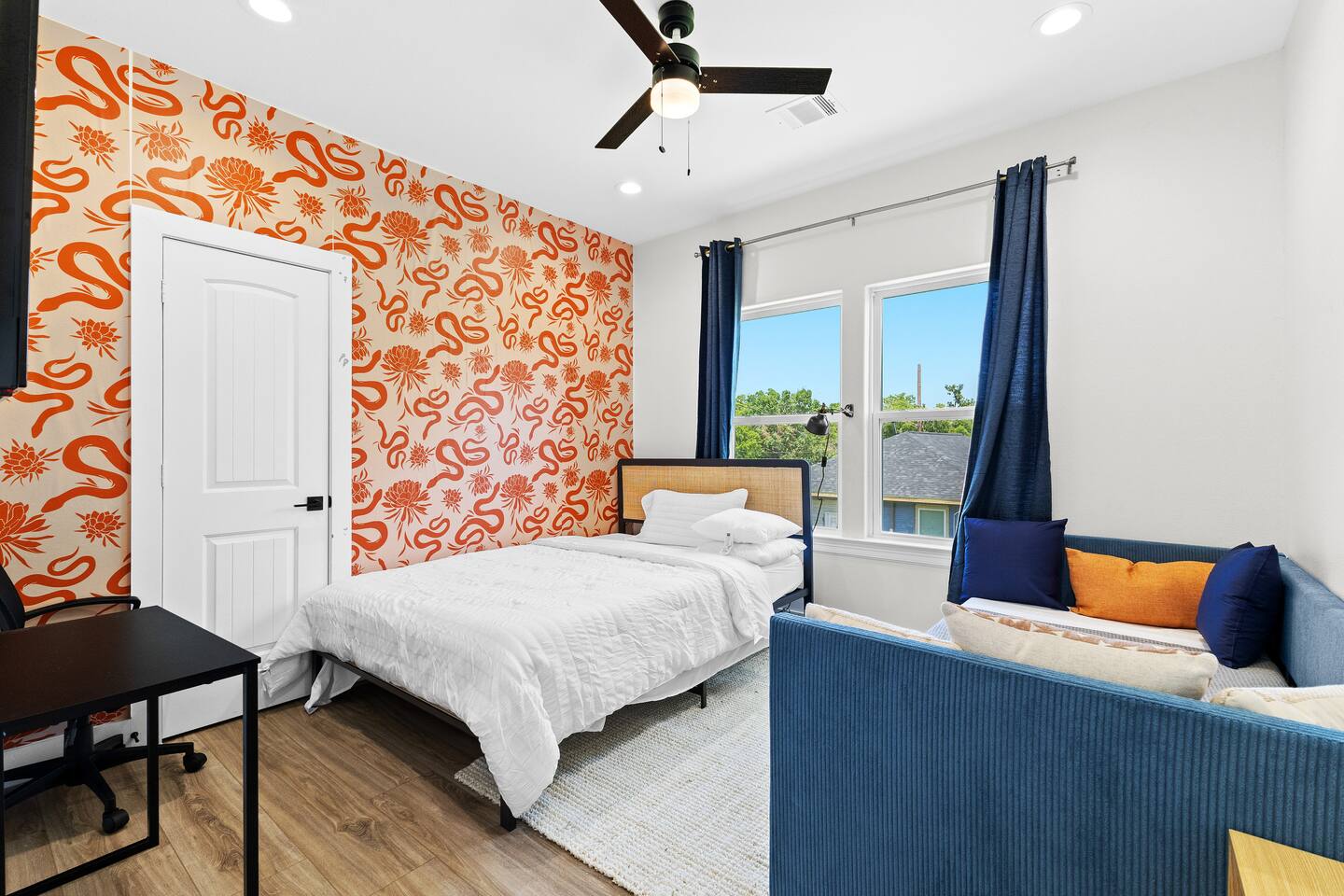 Ruby Room | Free Parking & Coffee, Downtown HTX