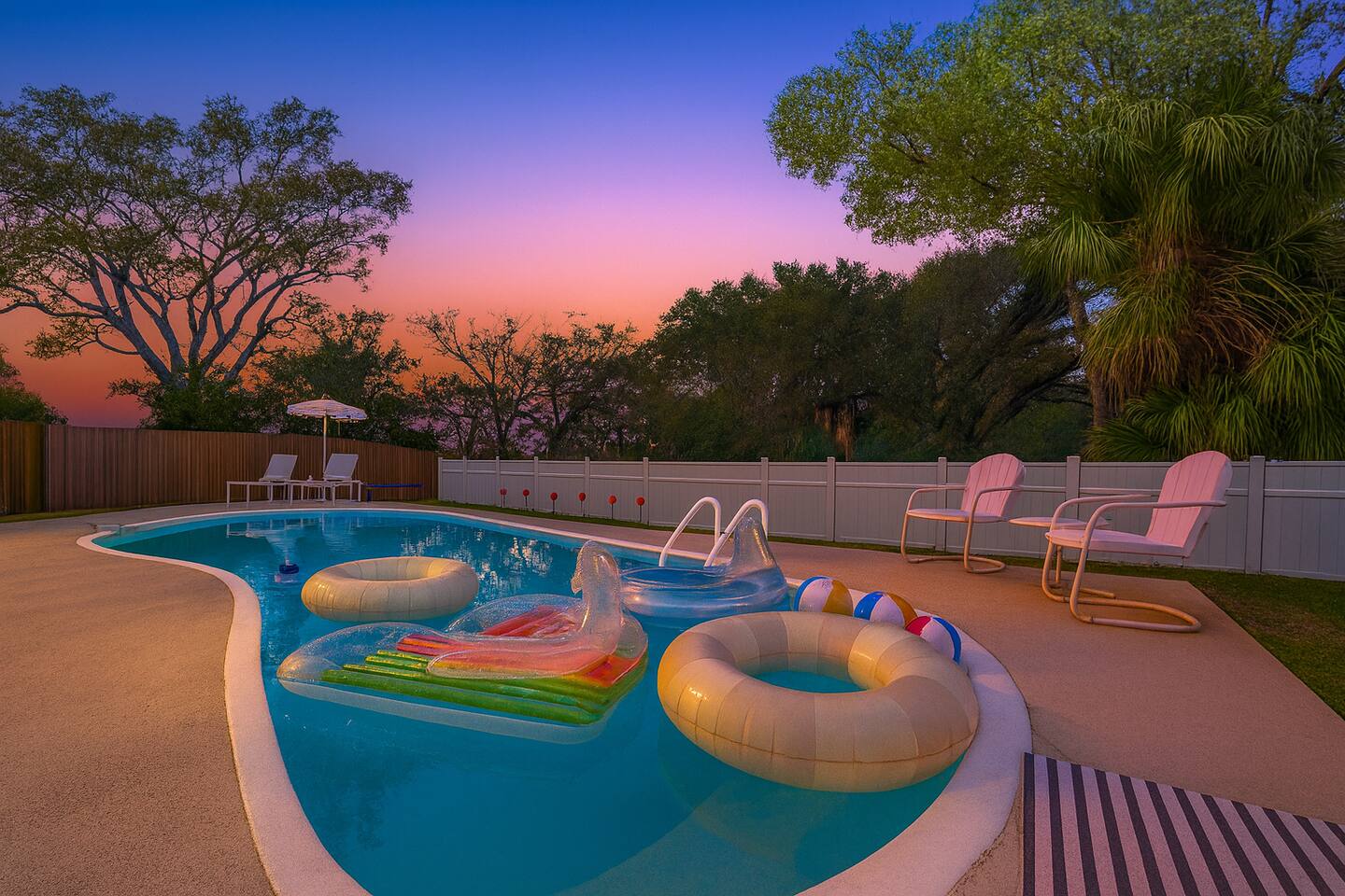 Free Heated Pool/10 Min to Beaches/Game Room