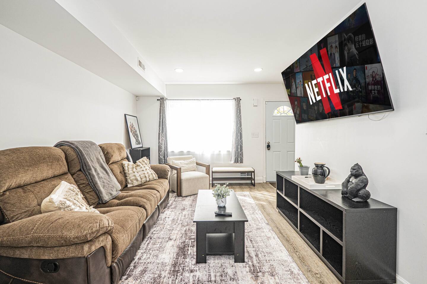 Cozy & Vibrant 3 BR Gem Near Bustling Downtown DC!