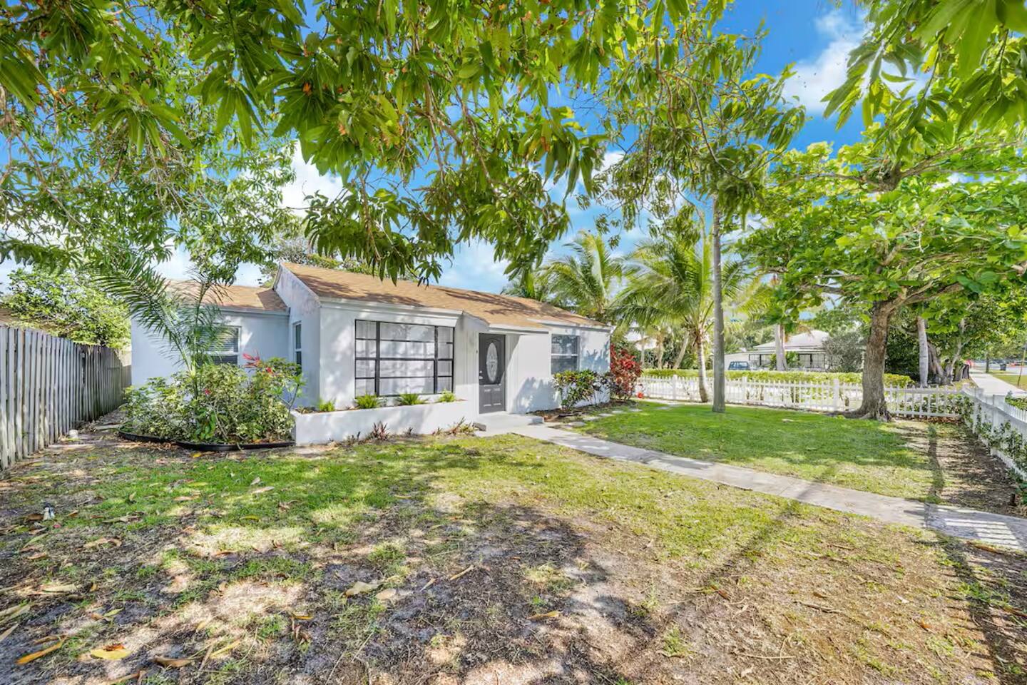 Bright Delray Beach Home-walk to Atlantic Ave
