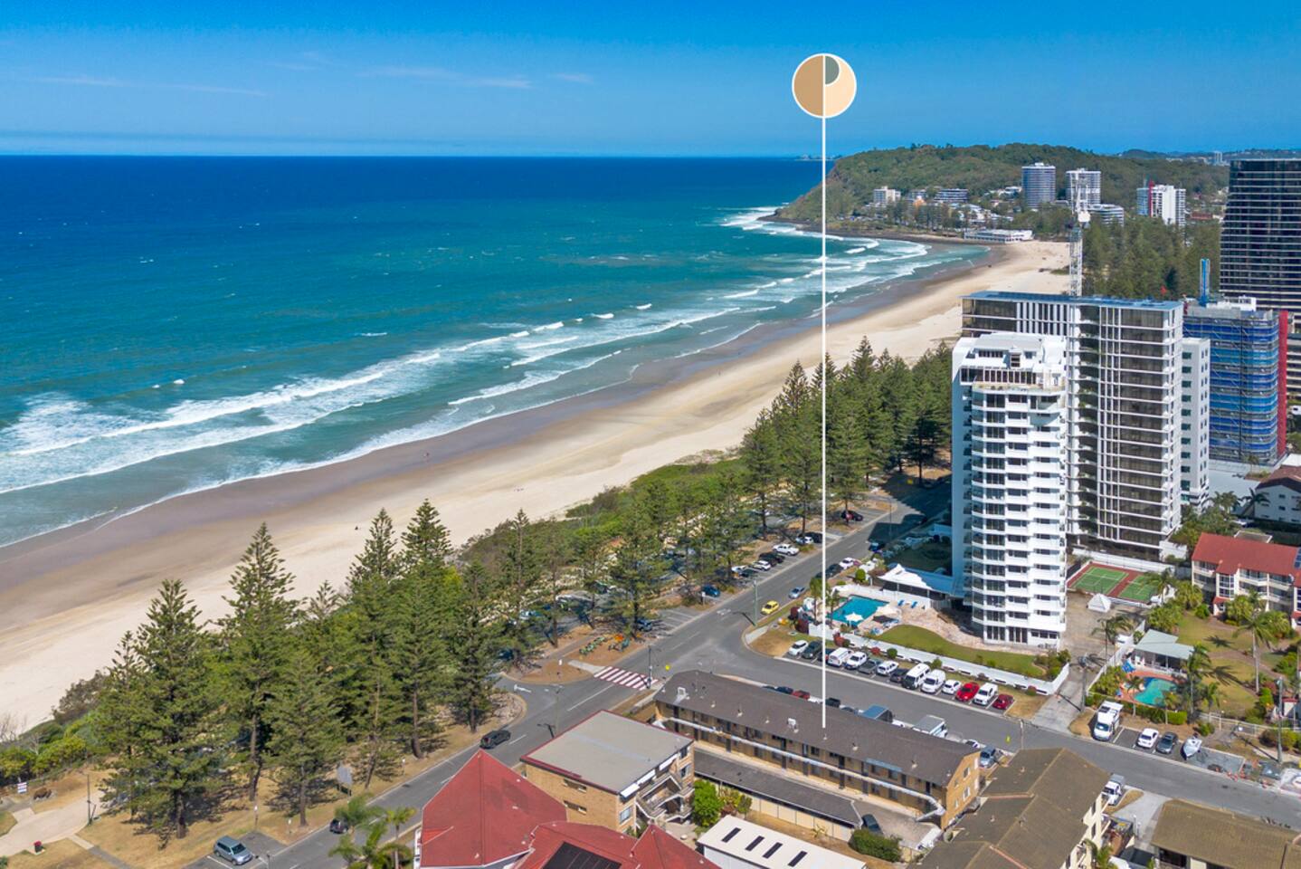 Modern Coastal Escape – Burleigh Beachfront - Apartment