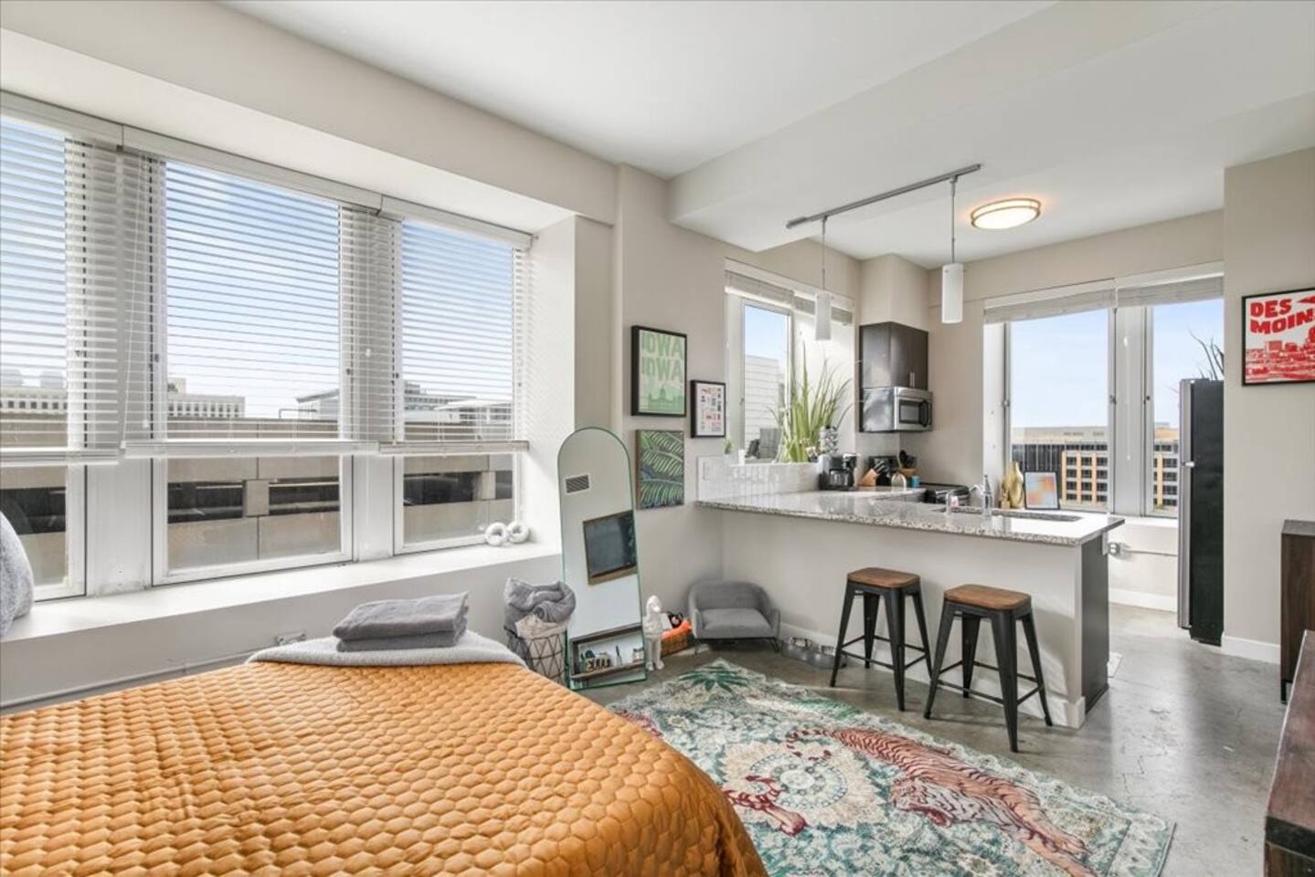Brightside Studio | Walkable Downtown DSM