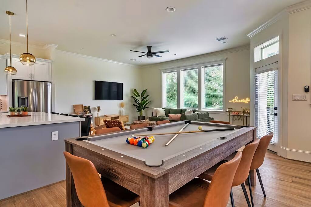 Skyline Views | Rooftop Deck | 5 Minutes Downtown