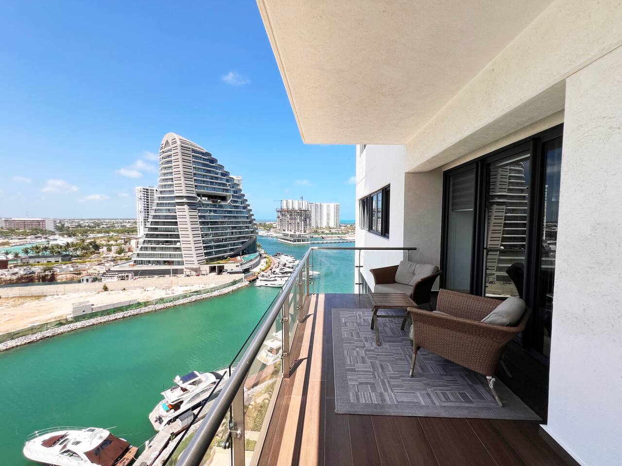 TOP/ 1BR/Condo de lujo/Vistas al mar/marina/canal/HZ