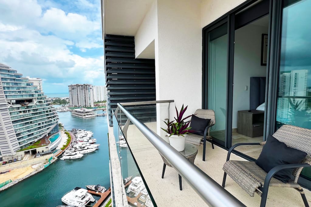 TOP/1BR/Luxury Condo/ Ocean Views/Balcony/Gym/HZ