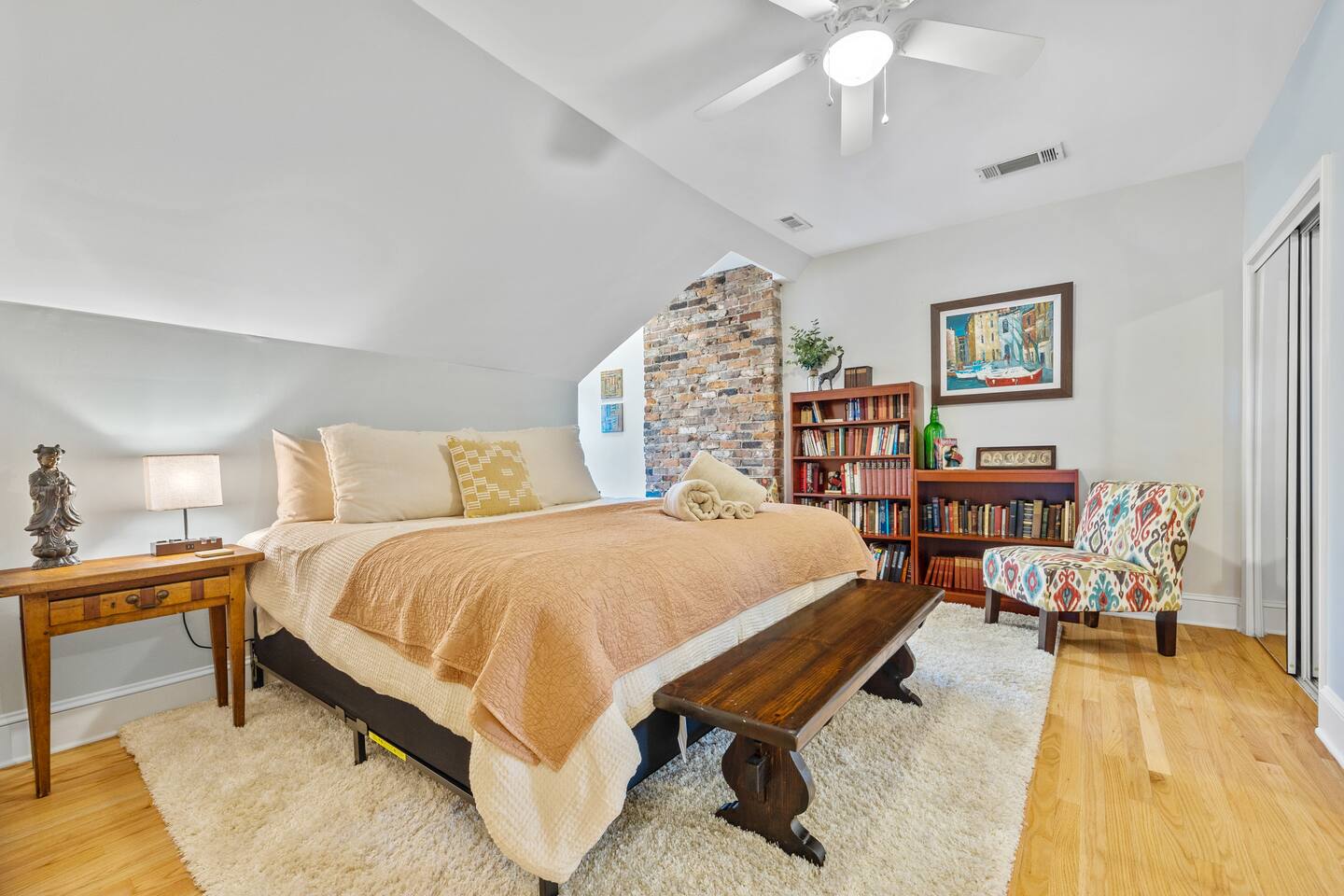 Cozy Home w/ KING bed+Fireplace+Wi-Fi+Washer&Dryer