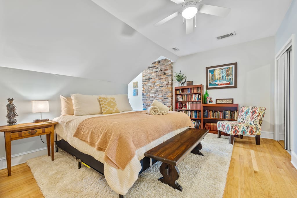 Cozy Home w/ KING bed+Fireplace+Wi-Fi+Washer&Dryer