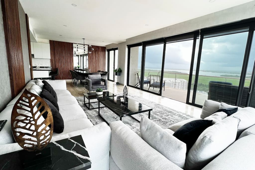 TOP/4BR/4 Balcony/Incredible Marina Condo/HZ