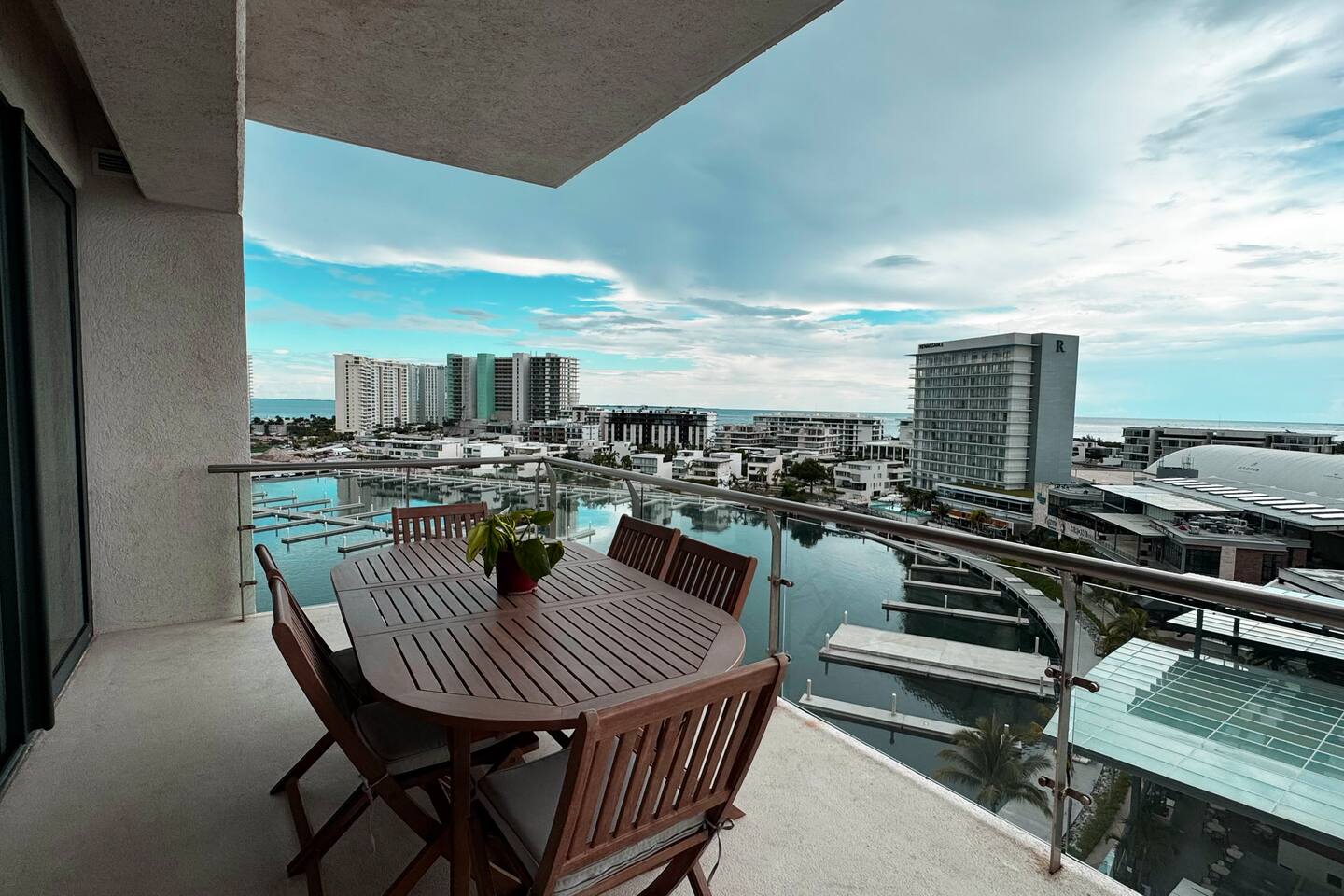 TOP/2BR/Home Away From Home/Ocean views/Balcony/HZ