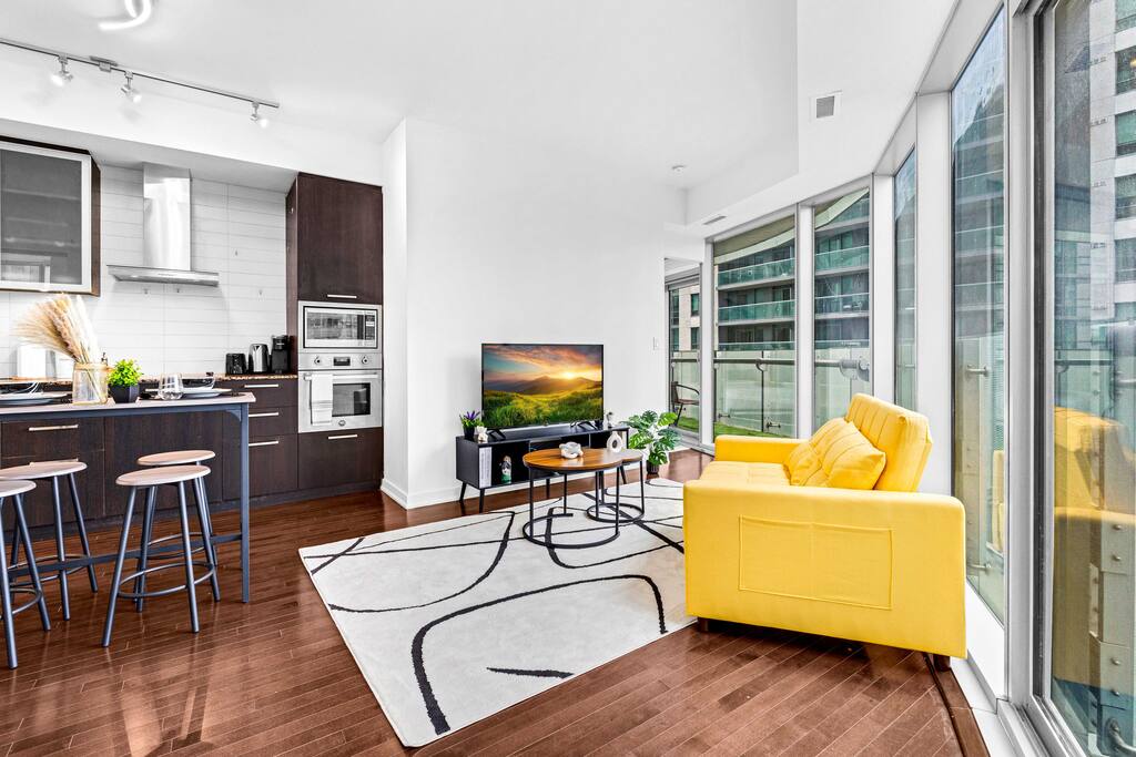 CN Tower view w/PacMan & Parking