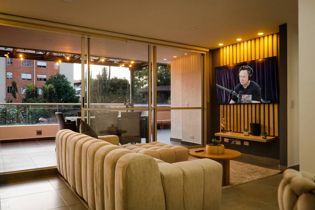 Sub-PH with patio & rooftop pool