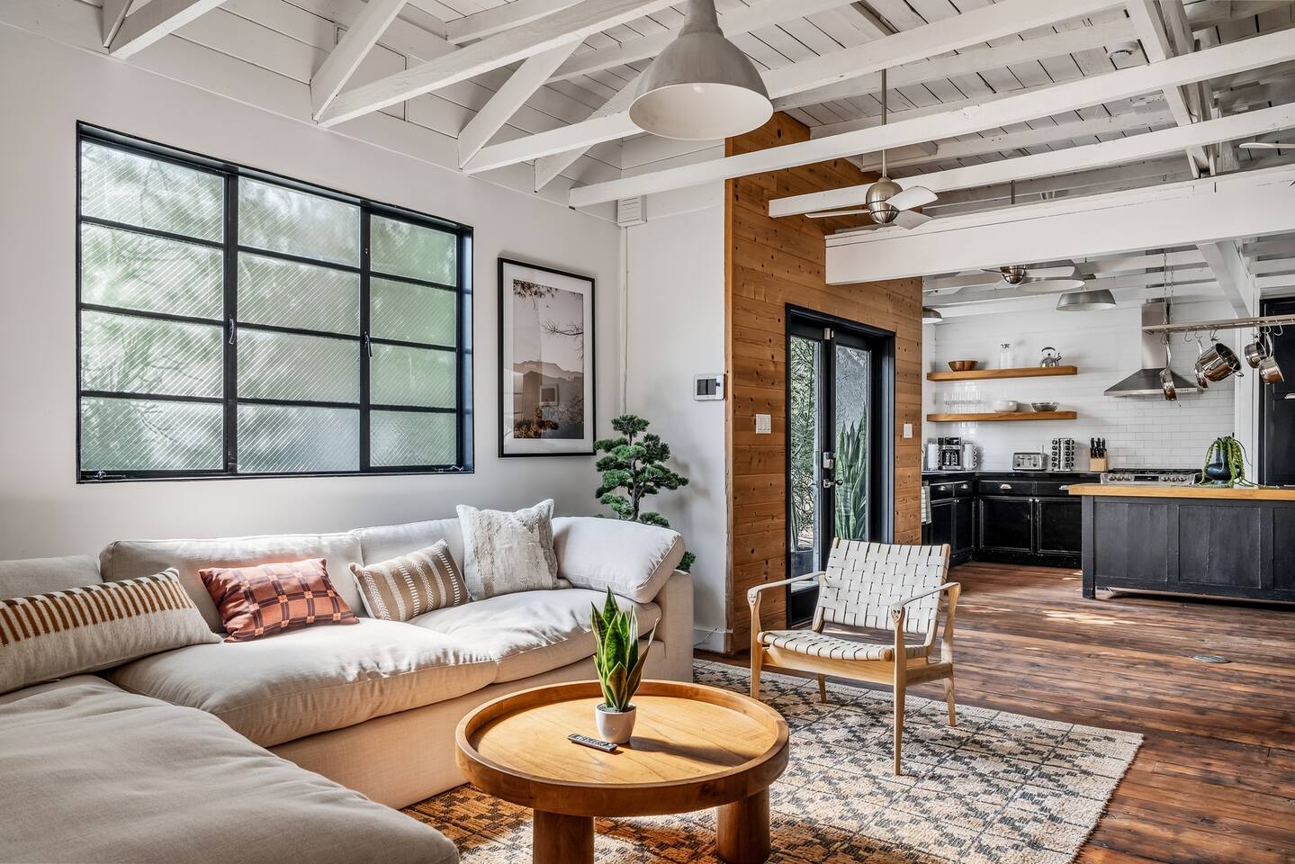 Stylish 3BR Boho Retreat | Outdoor Dining, Firepit