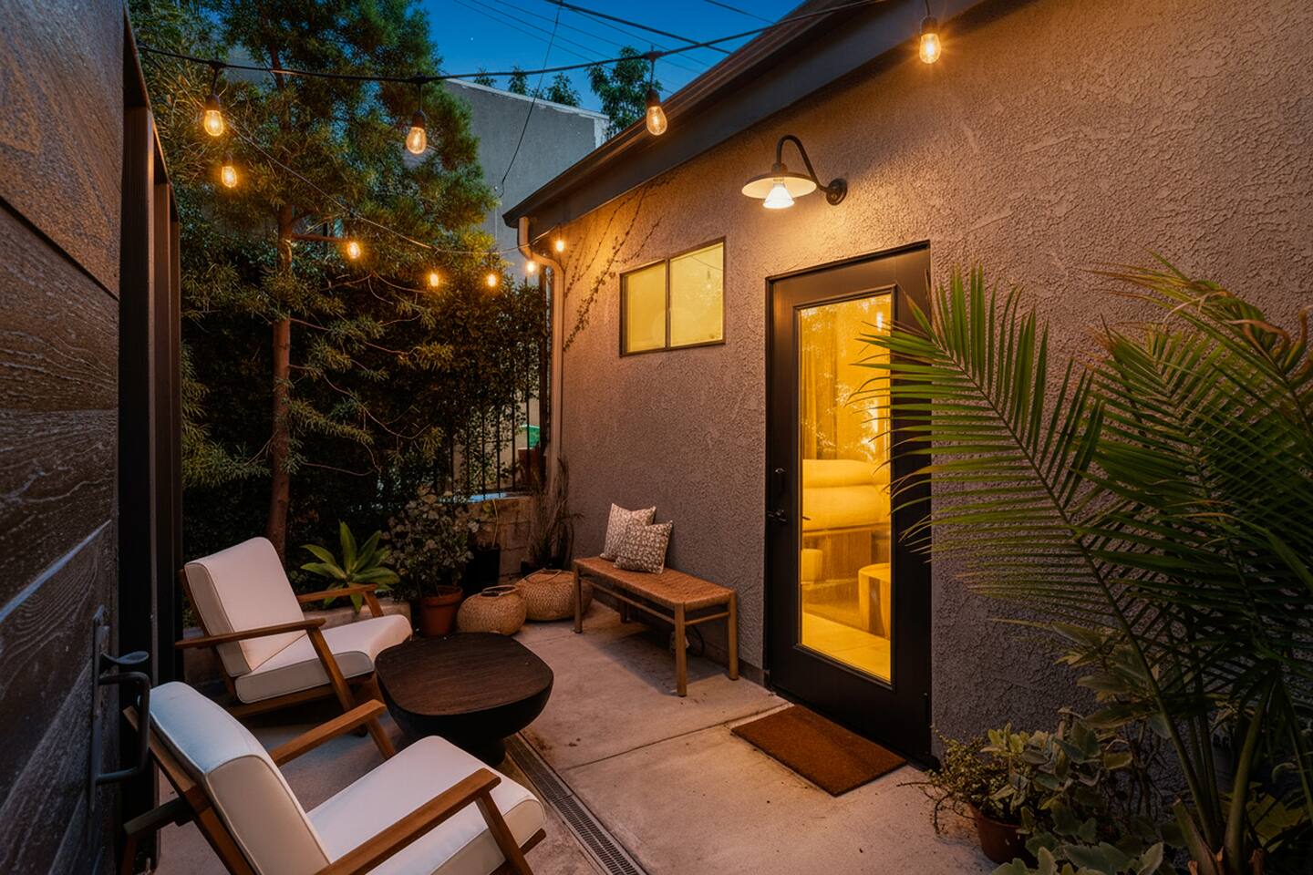 Cozy Quaint Guesthouse | Near DTLA + Arts District
