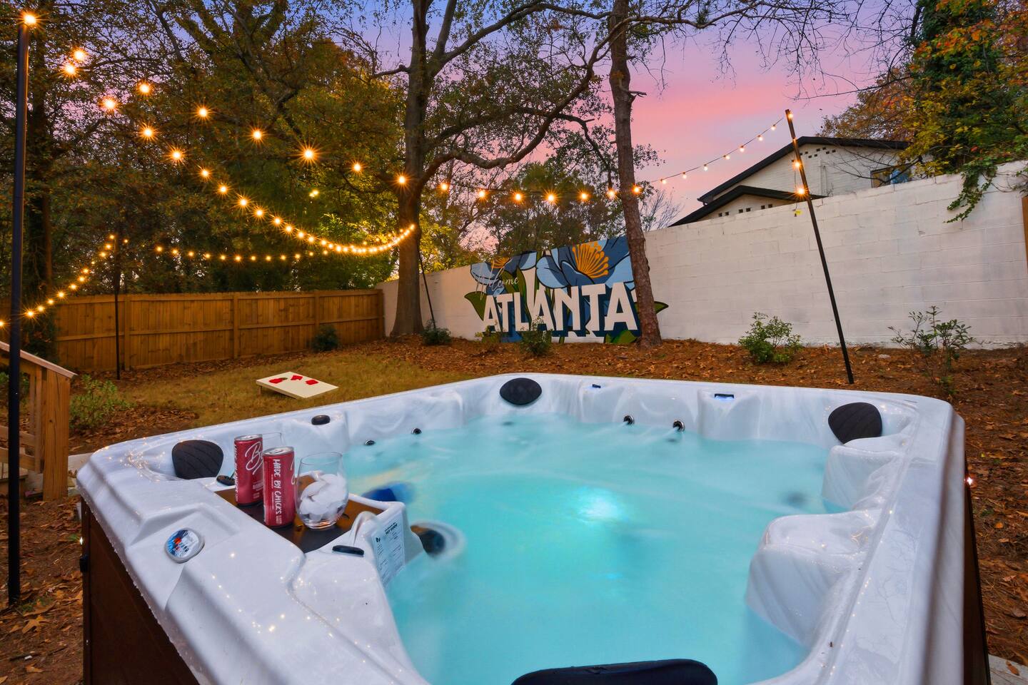 The Green Door Getaway: Hot Tub, Fire Pit, Sleeps 16+, Walk 2 Beltline/DT ATL