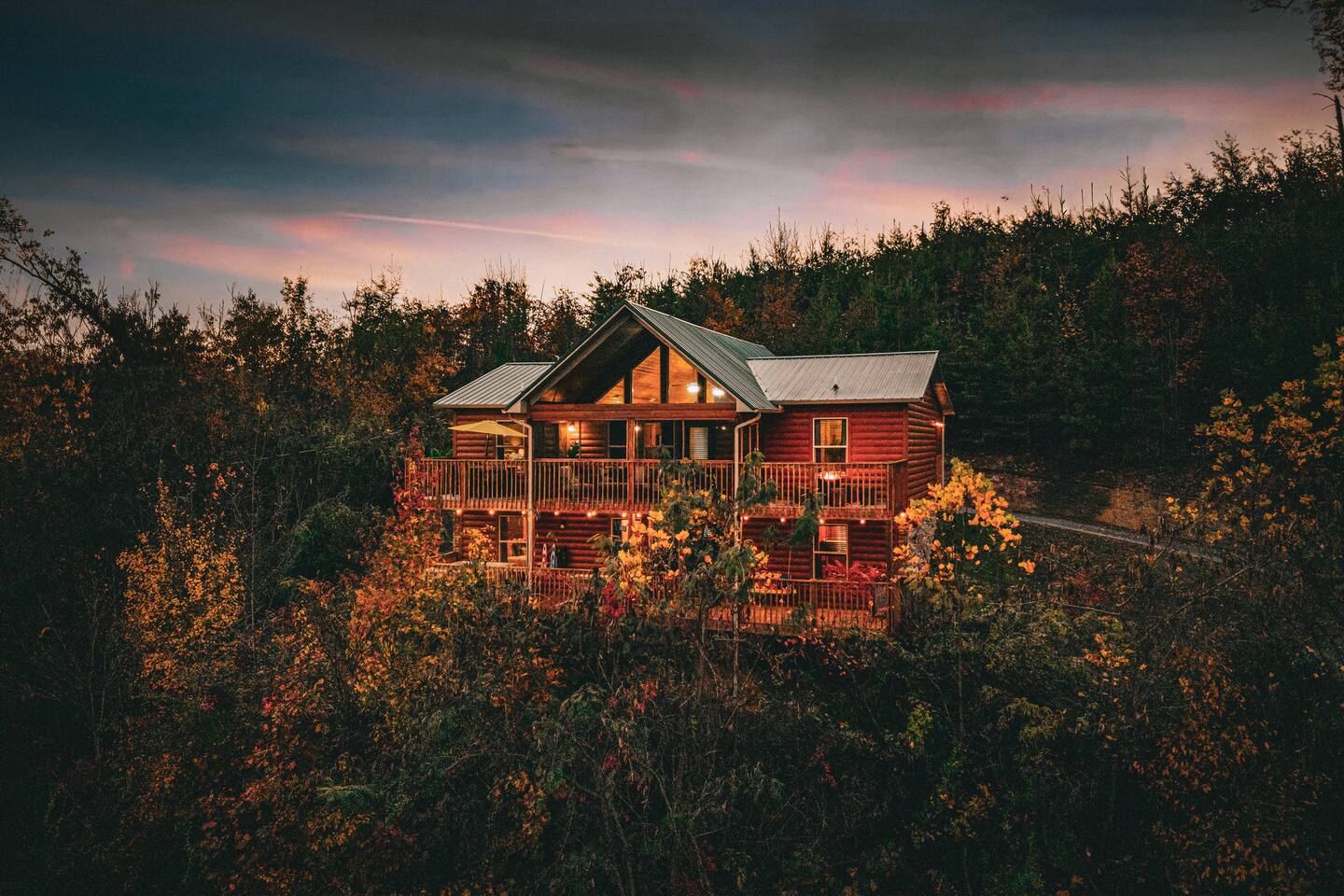 New Dollywood Cabin! 4mi To Park With Fresh Design
