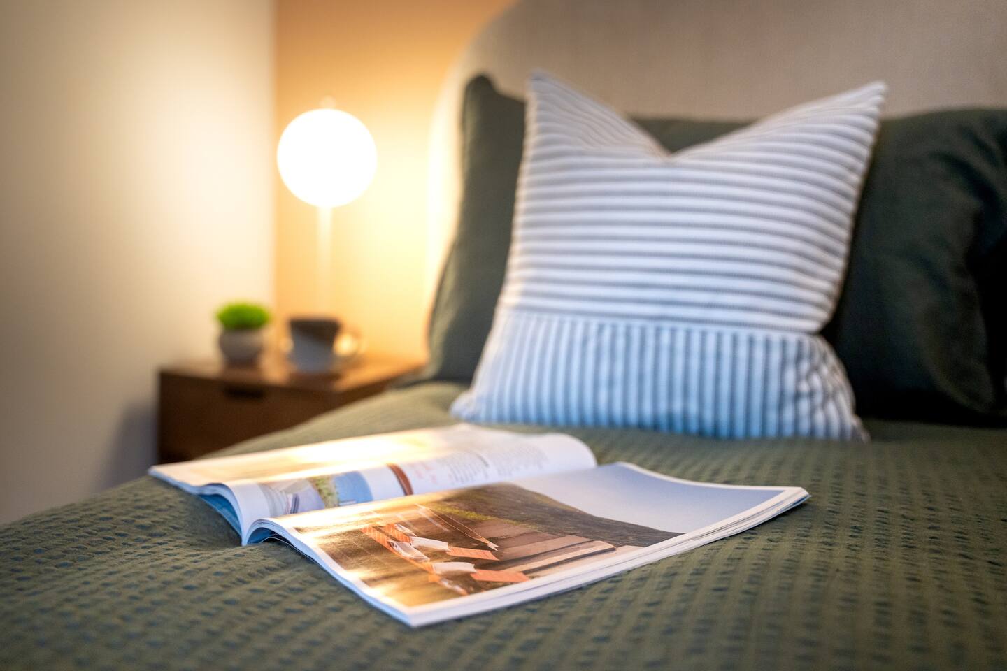 Stylish cosy retreat with private parking