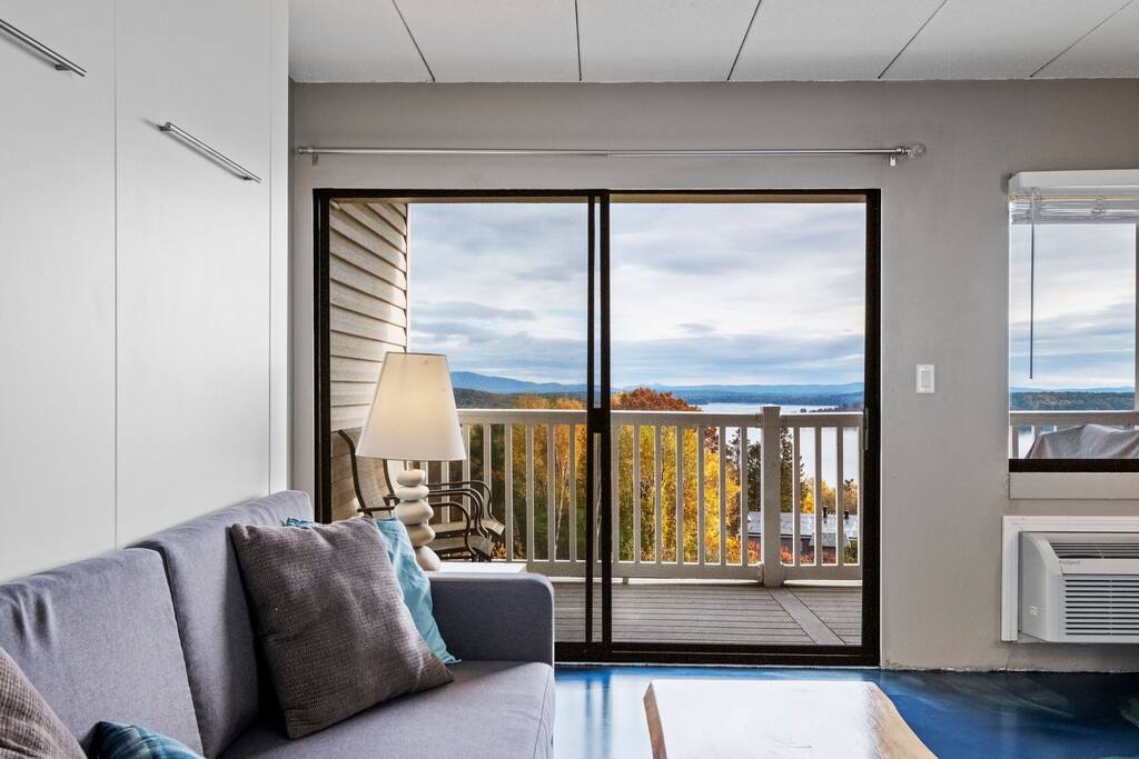 Retro Escape by the Lake - Lake Winnipesaukee