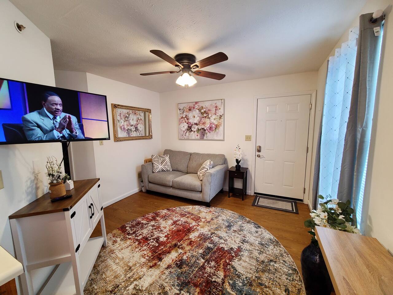 Modern Apt Close to University & Downtown