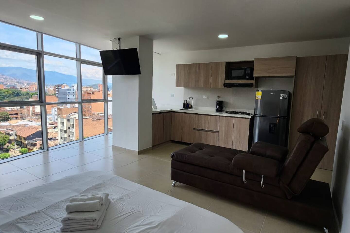 Modern Studio w/ FAST WIFI 500Mbps - Loft33 803