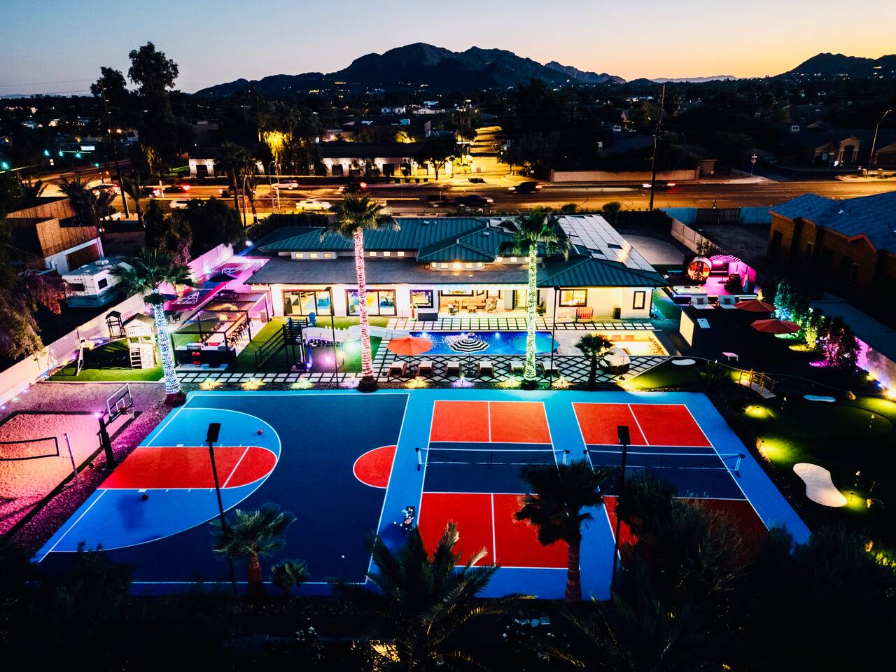 The Rockstar: FREE Heated Pool, Slide, Courts, Spa