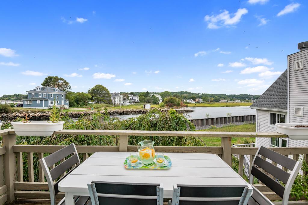 Elevated Fish & Ships on Canal: Walk to Beach,Park