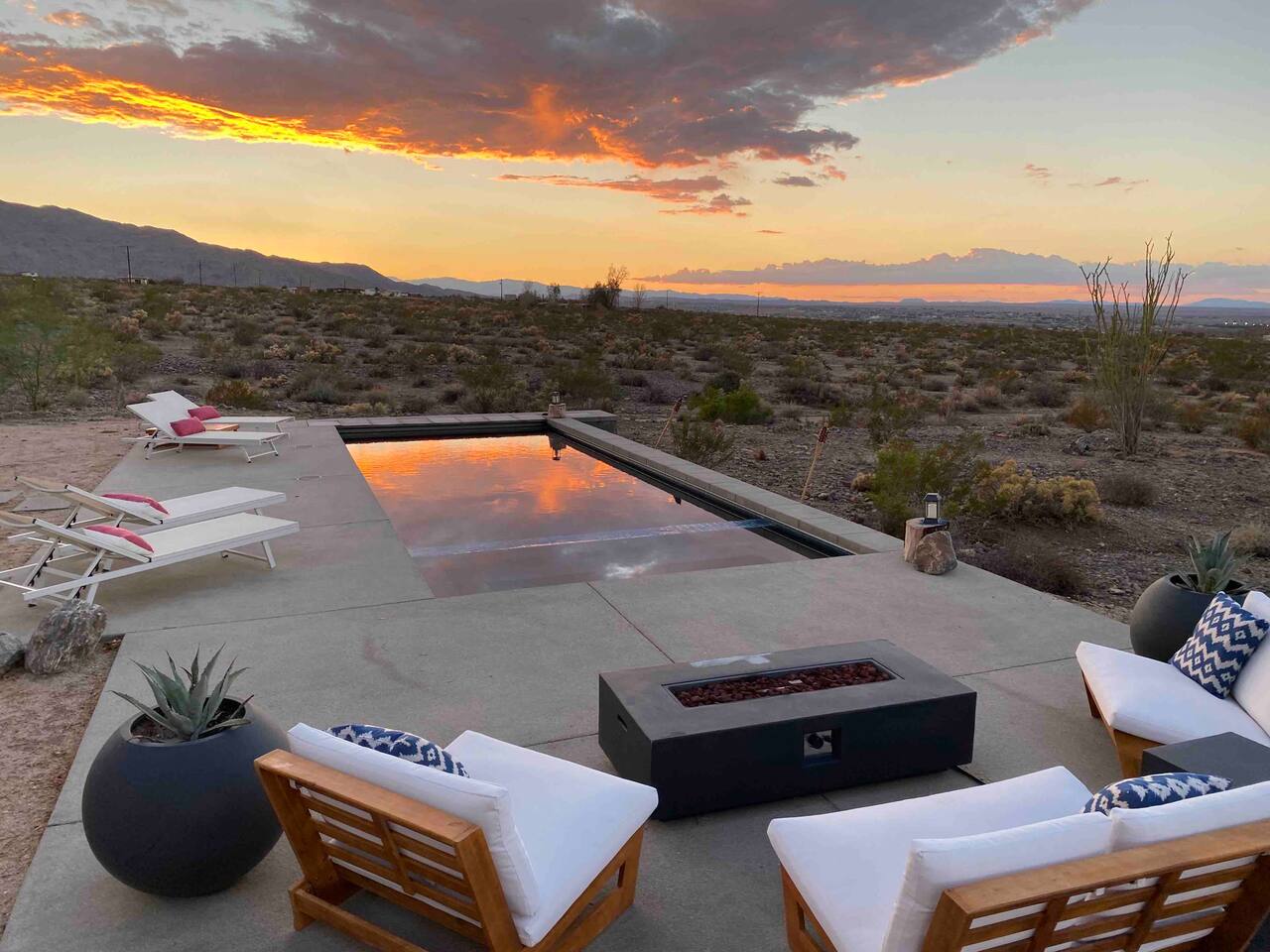 Tasi 29: Designer Desert Retreat Next to JT Park!