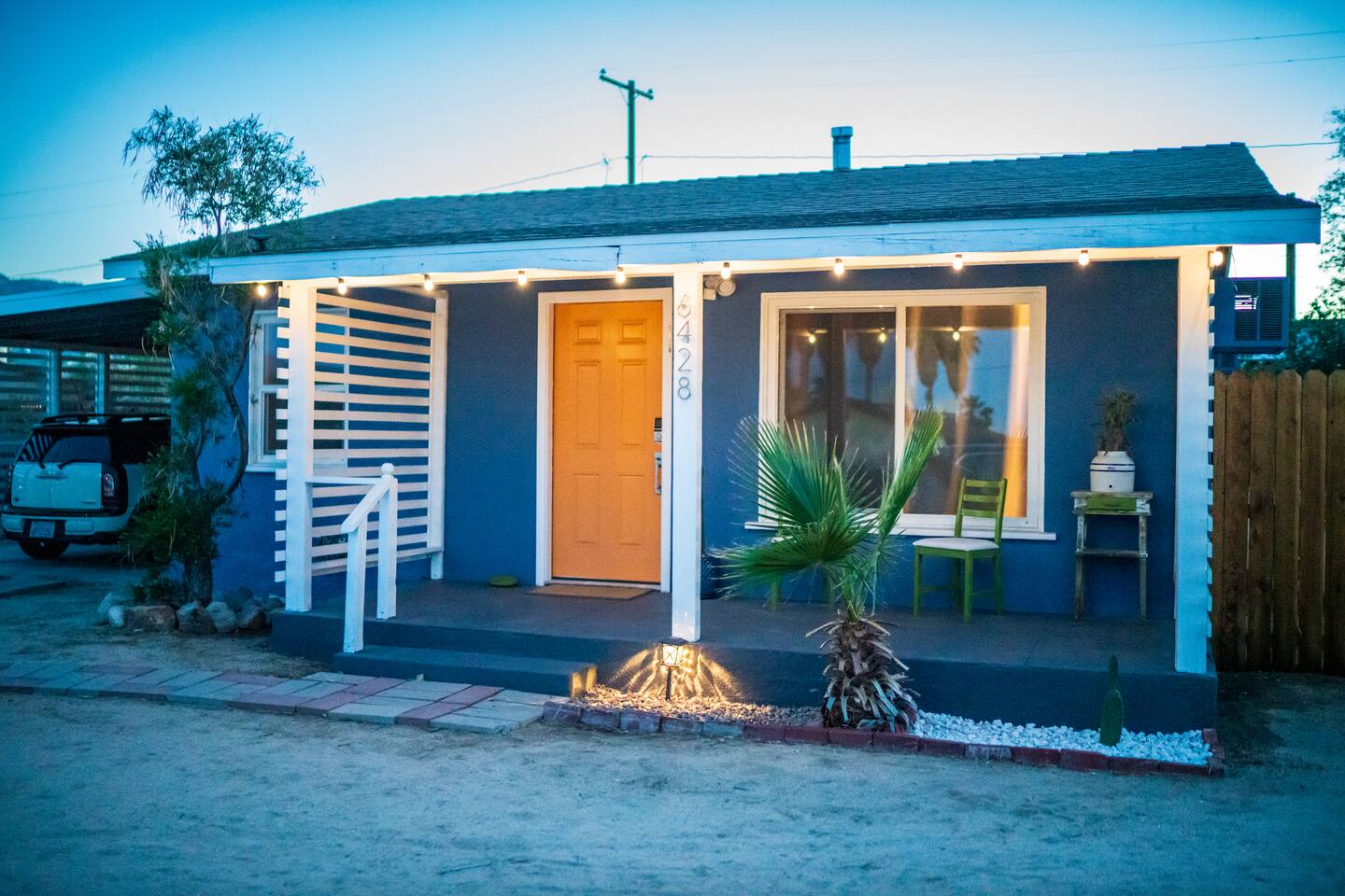 Bungalow W/ Hot Tub next to Kitchen In the Desert
