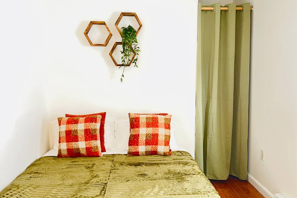 Queen Room. Easy commute to MGH, Harvard, MIT