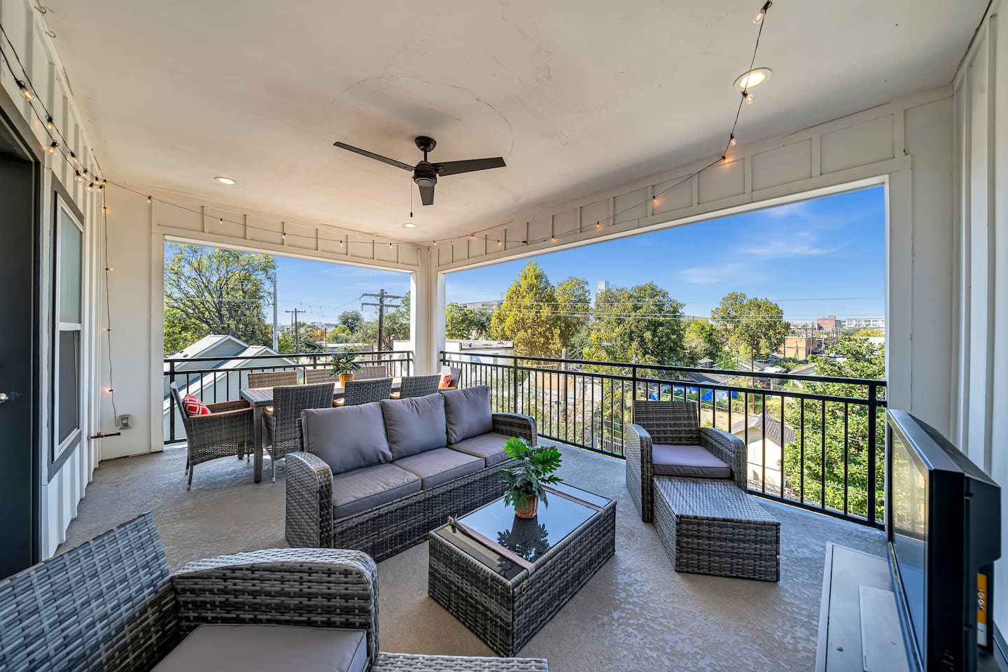 Walk to Food & Fun: Top Floor Patio near Stadiums