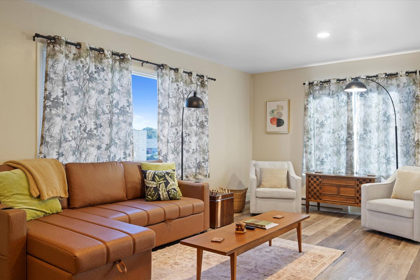 Modern 3bed / 1.5bath • Near Hanford & Riverfront