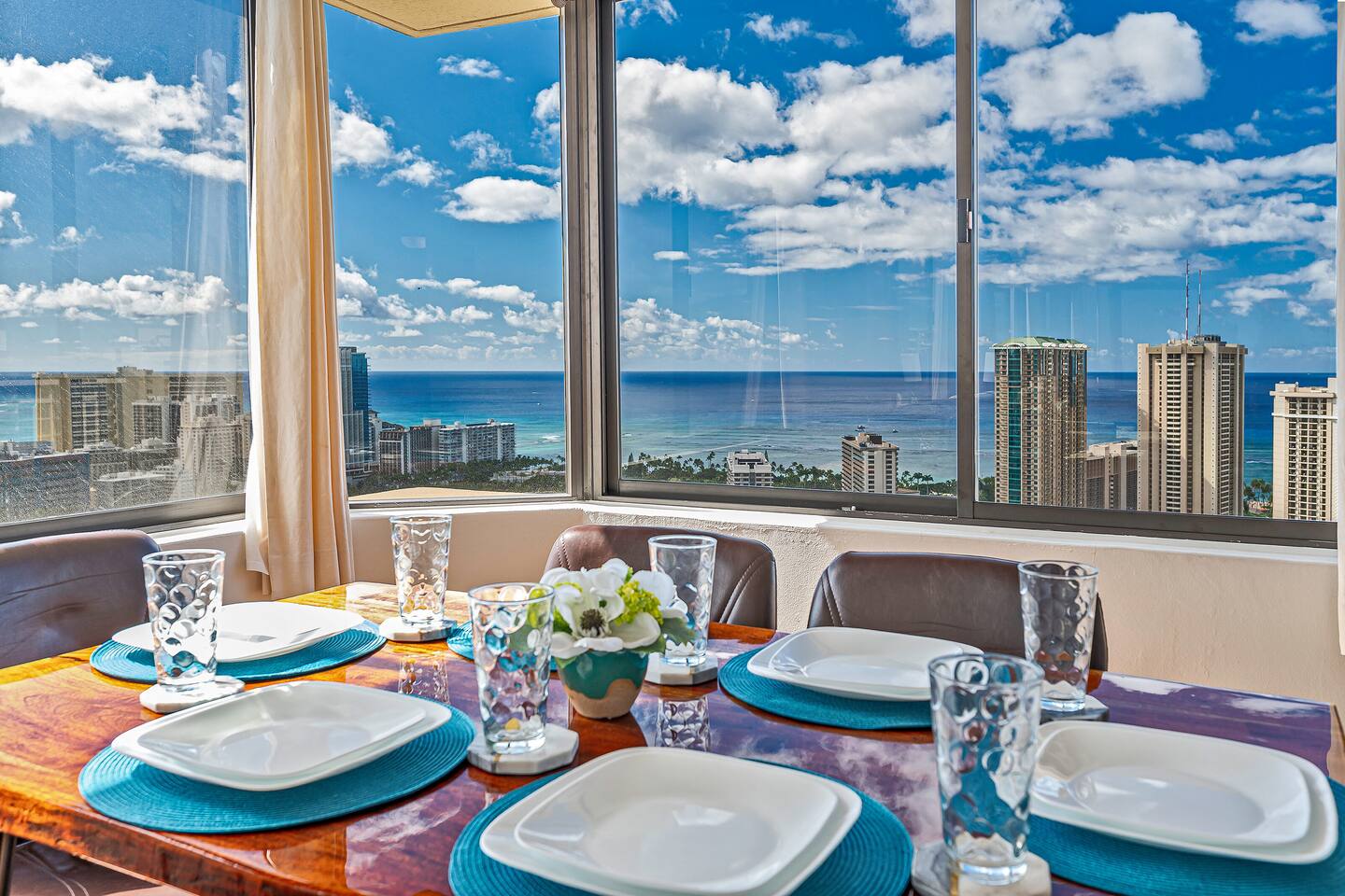 2Bed/2Bath Waikiki Corner Penthouse & Ocean Views