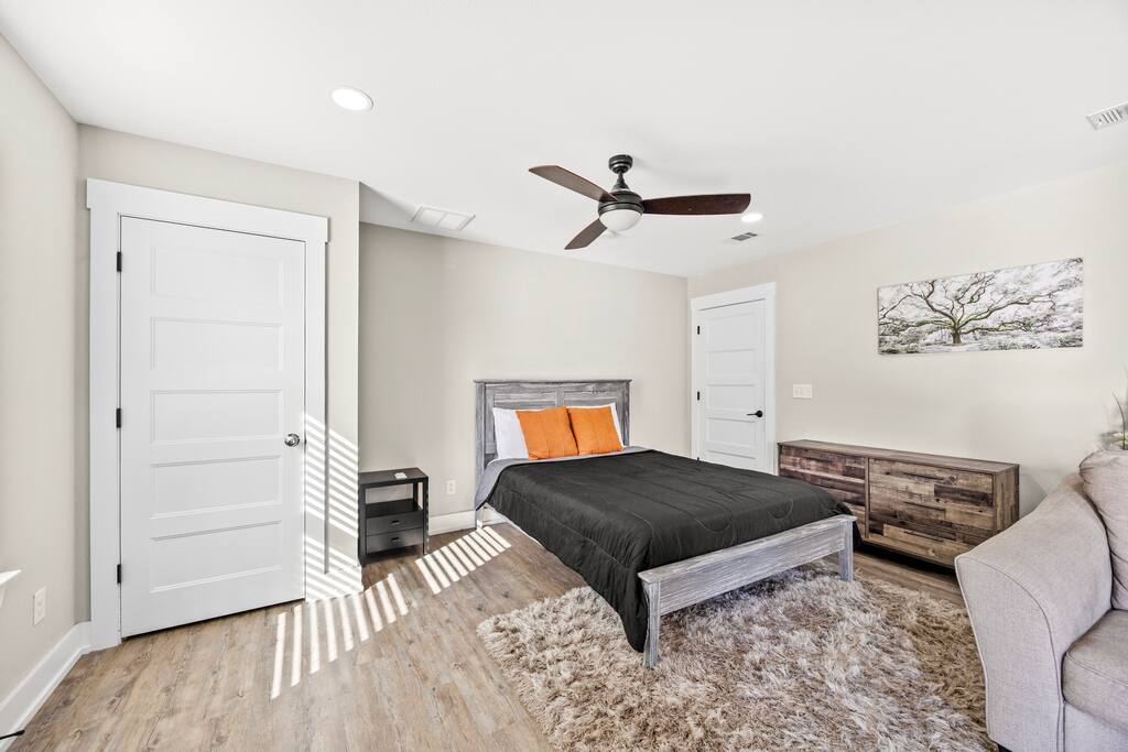 Cozy Suite in East Hill