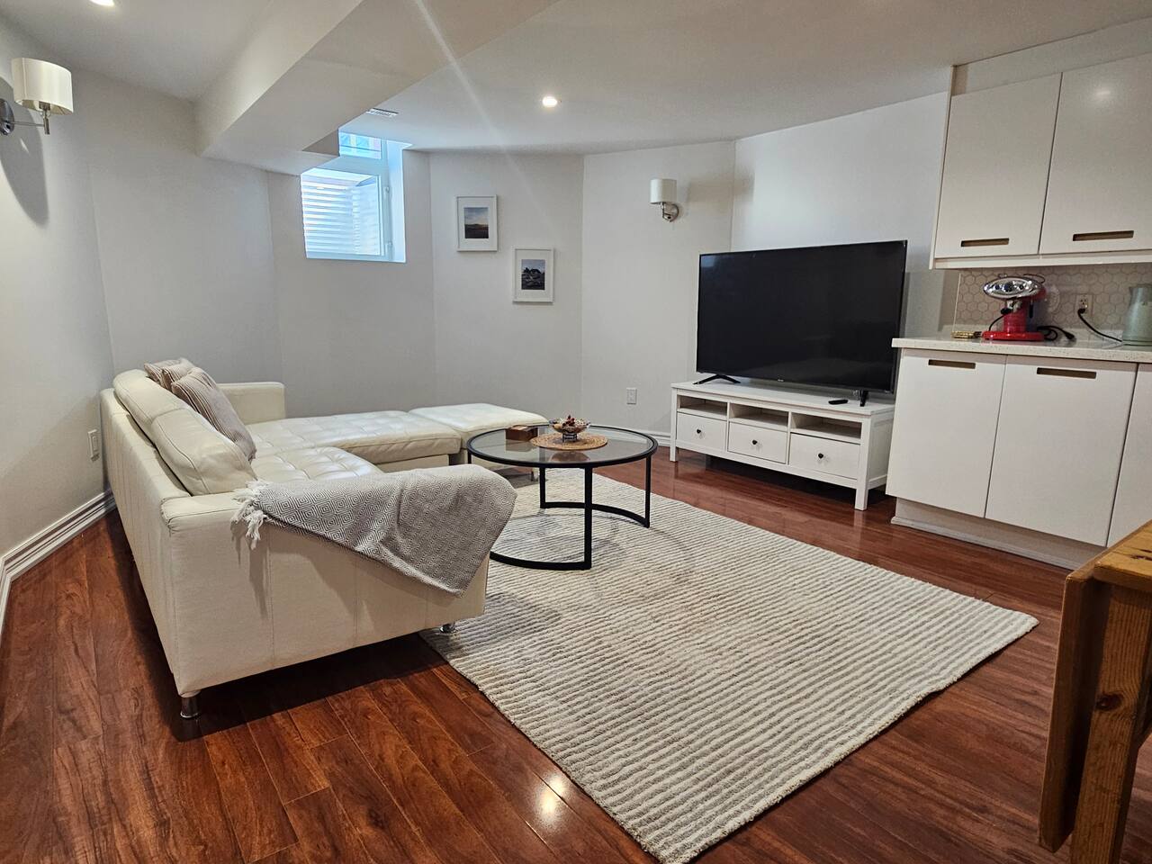 2 BR apt  w/ EV Charger | 20 min to Wonderland