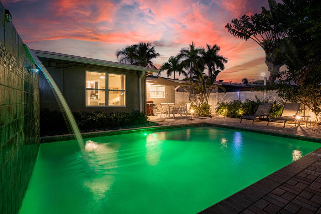 Wilton Manors 2BR Bungalow, Private Pool, Sleeps 6 - Holiday Home