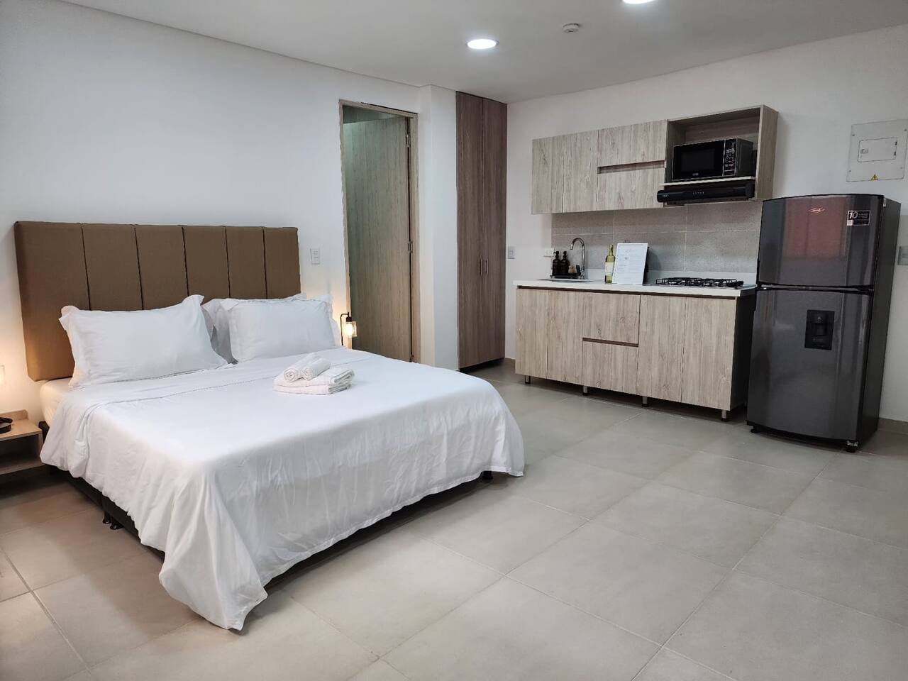 Modern Studio w/ FAST WIFI 500Mbps - Loft 33 802