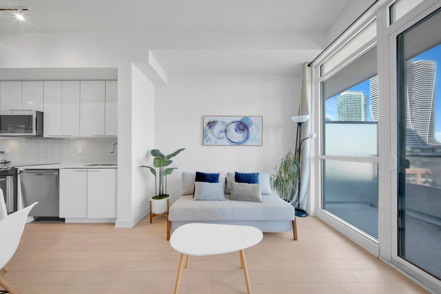 Tranquil Lakeside Suite Toronto