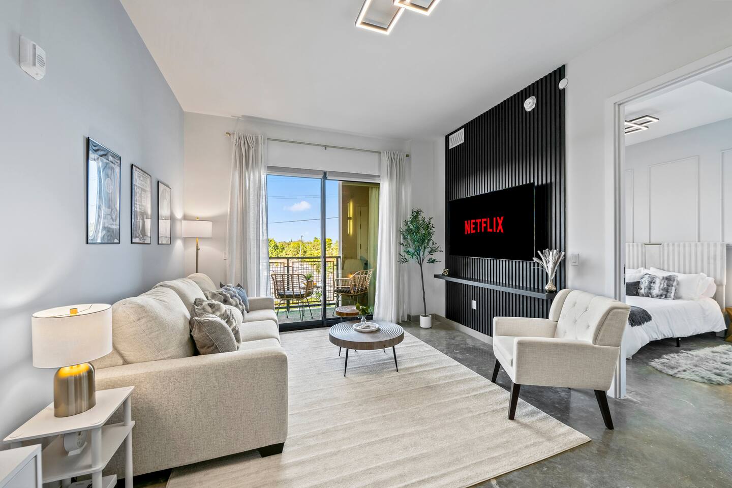 {Midnight Oasis}~Pool ~Gym ~Free Parking ~Sleeps 6