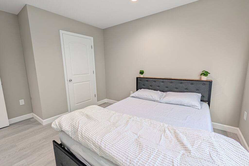 Spacious Room with Private Bath for Extended Stay.