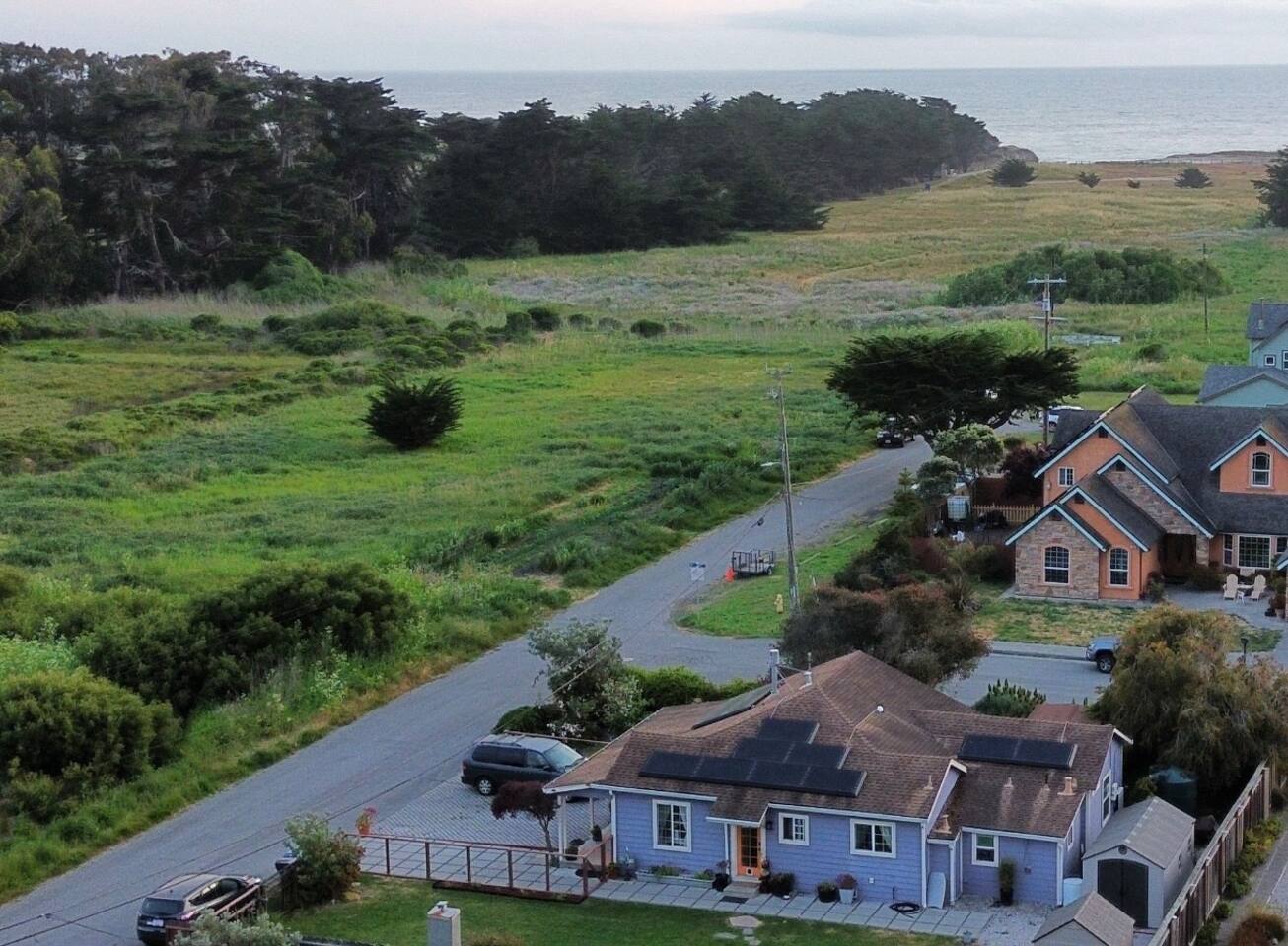 Beach Cottage Near Coastal Trail  &  Ritz