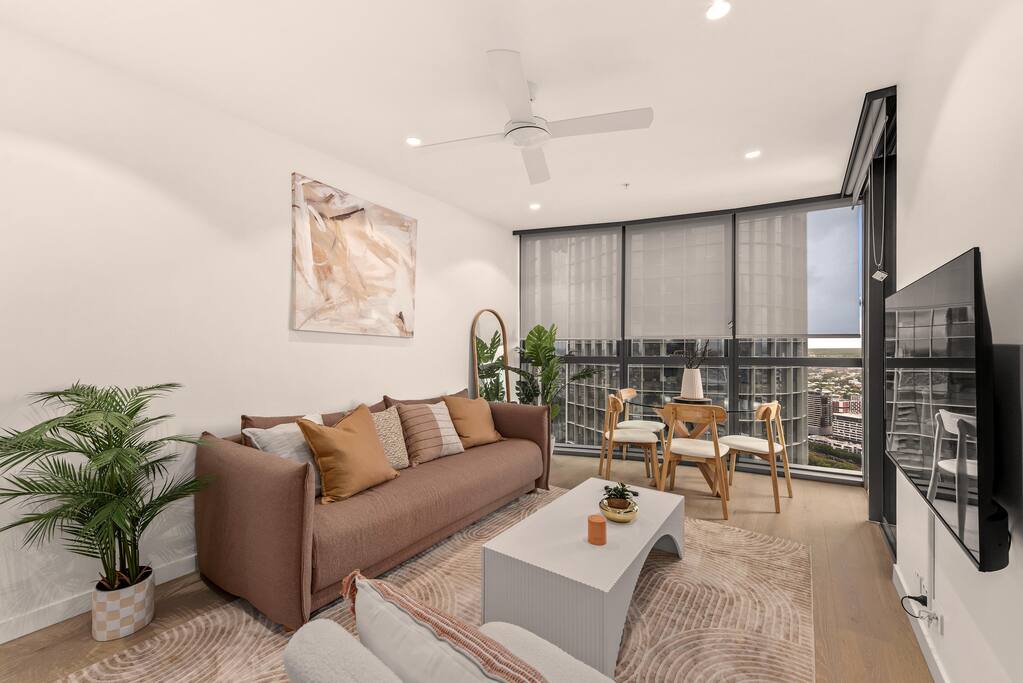 Queen’s Wharf | South Bank & River Views | Pool