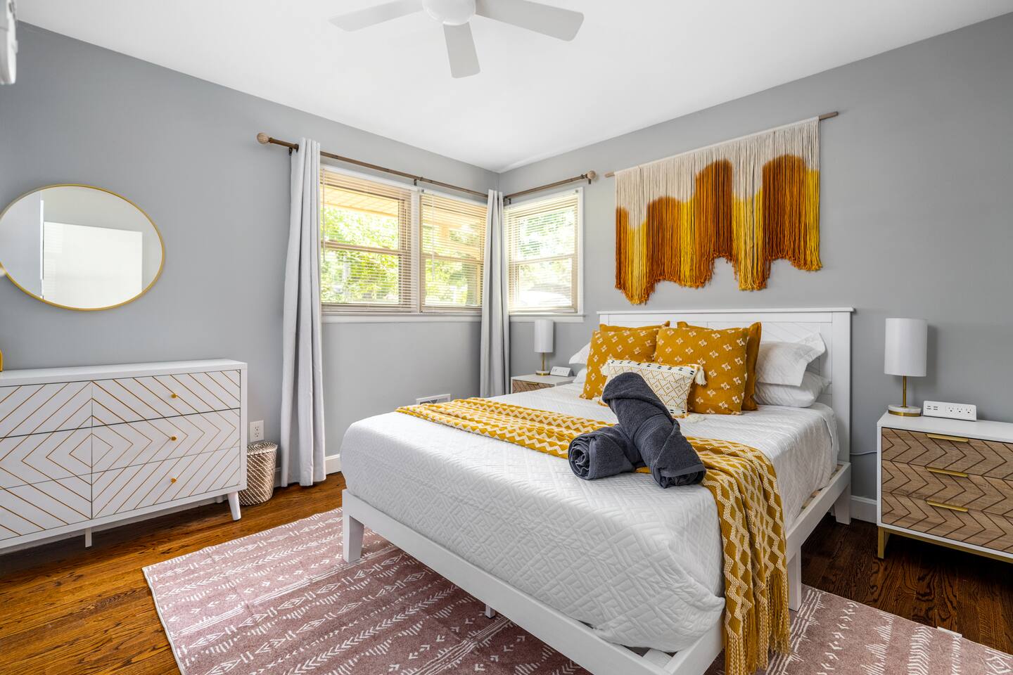 4 mins to LU | Cozy Home | Game Room | Fire Pit