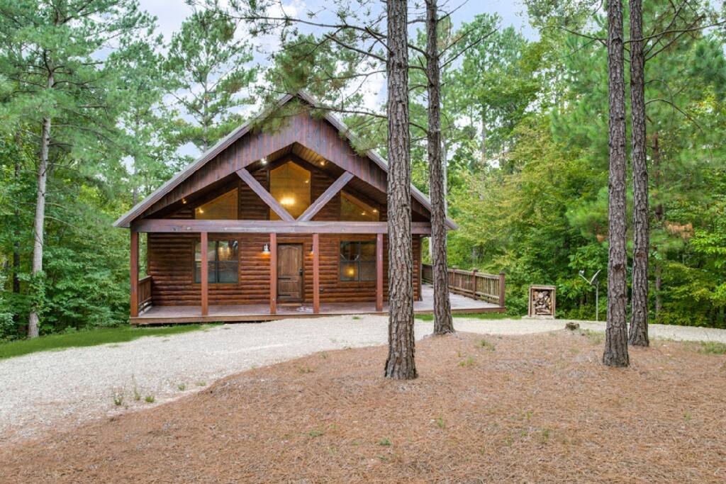 Walk2Town•Private Creek•Hot Tub•Deck•Fireplaces