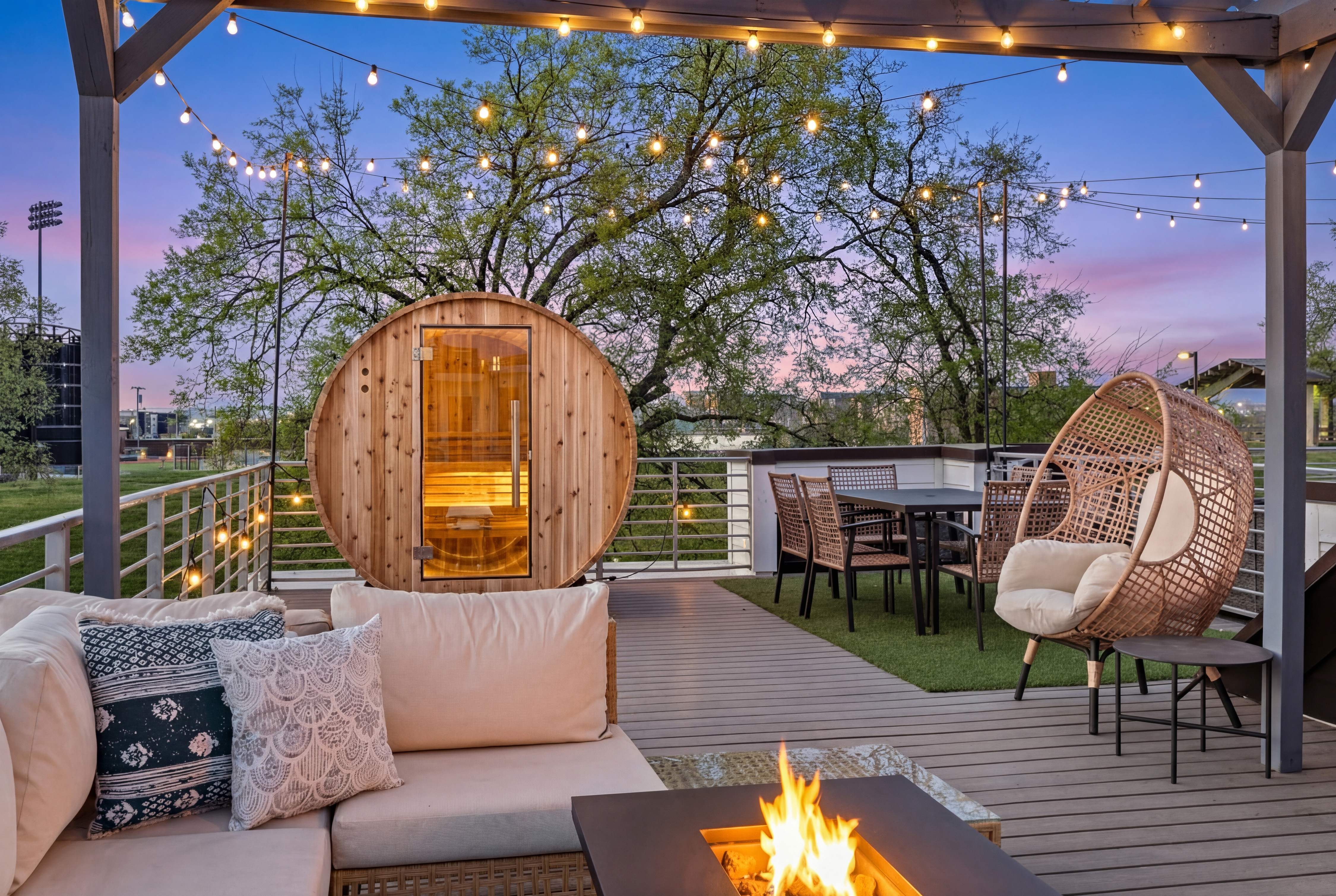Rooftop Sauna & Fire Pit + Walk to BRDWY + 14 beds