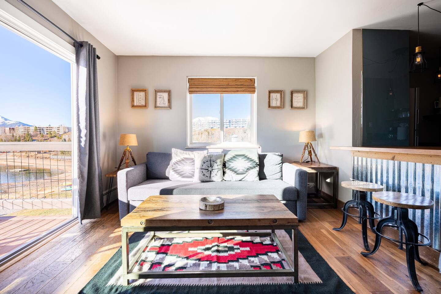 Awesome Lake and Mountain View One Bedroom with Cool Decor