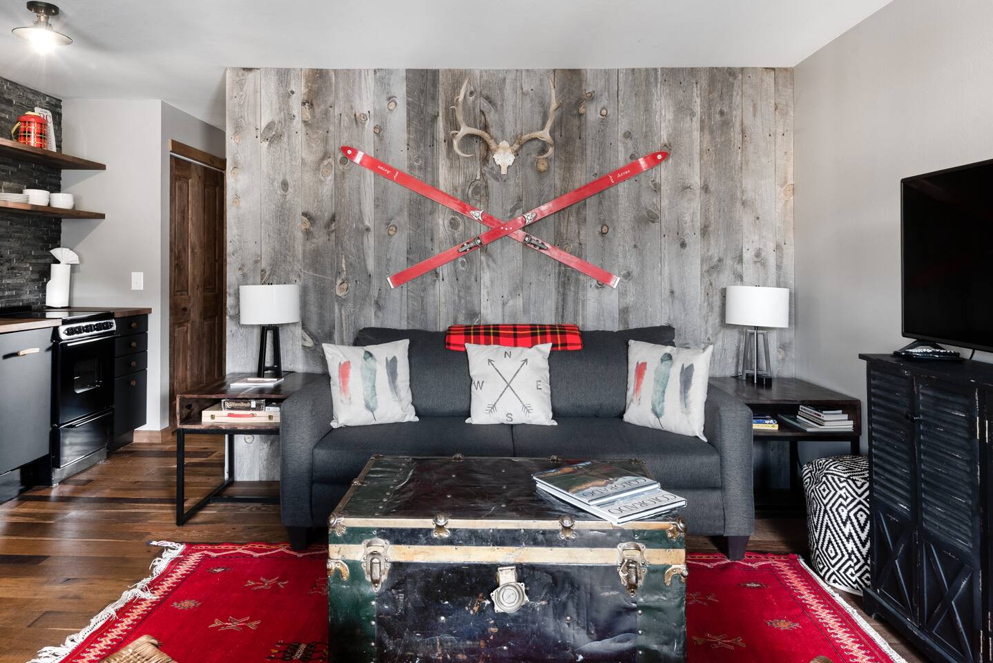 Walk to Gondola/Main St. Stylish 1 King Bedroom