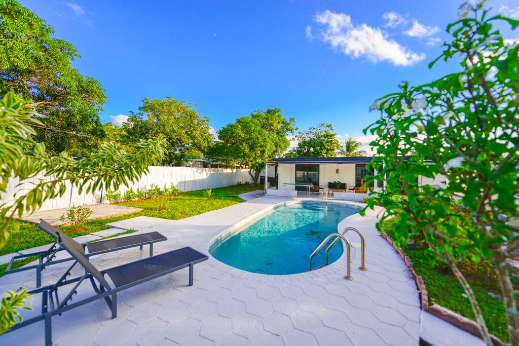 4BR Miami Villa | Pool | Fast Wifi | Ping Pong