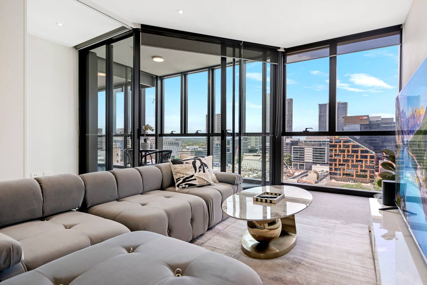 Stylish 2BR Next to Parramatta Station with Pool